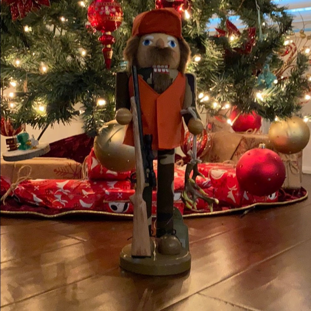 14” Deer Hunter Nutcracker!!